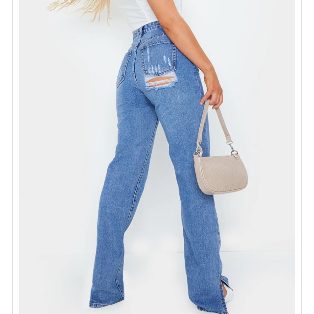 Mom jeans butt rip